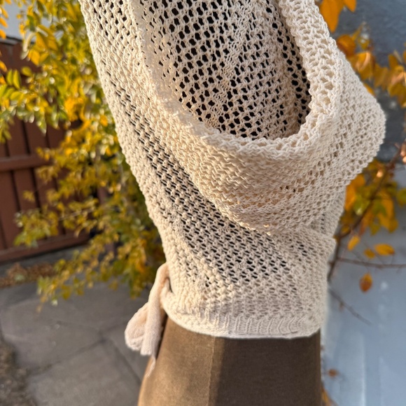 Must have Ivory open-weave wrap top - Picture 4 of 9